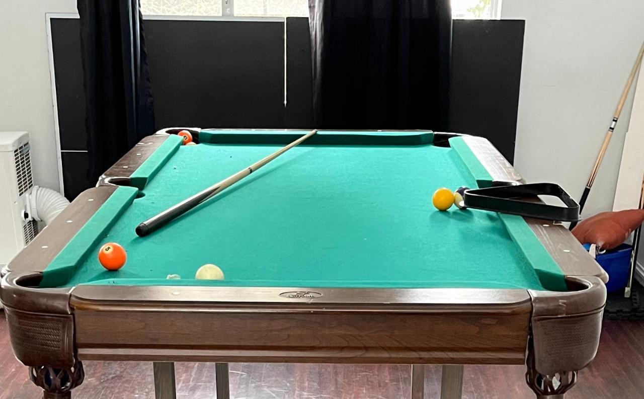 Vintage - 3 Bed House - North Surrey - Ping-Pong And Pool Table - Tv Cable Villa Exterior photo
